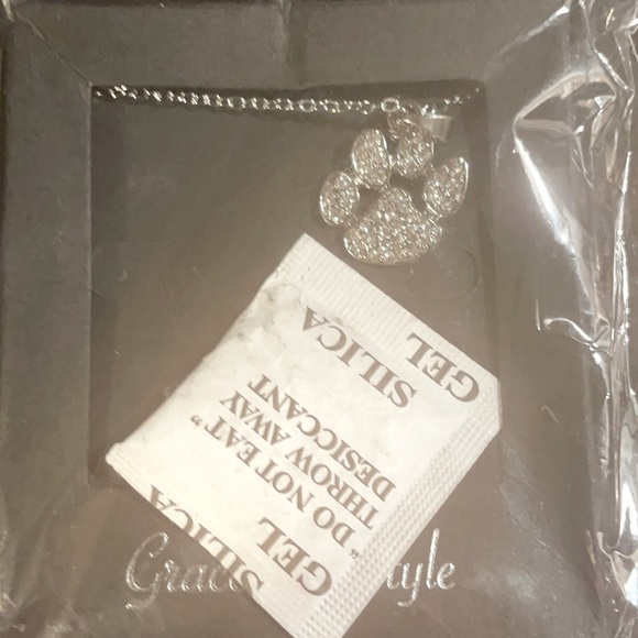 Paw Necklace - Picture 1 of 2